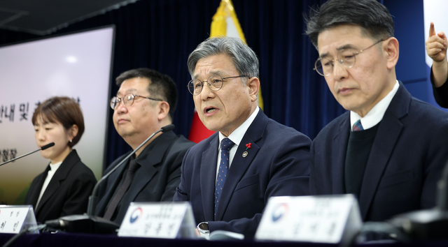 허민 국가유산청장이 19일 서울 종로구 정부서울청사에서 종묘 관련 세계유산영향평가 안내 및 추진방향을 설명하고 있다. 뉴시스