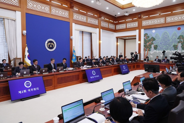 이재명 대통령이 20일 청와대에서 열린 국무회의에서 발언하고 있다. 뉴시스