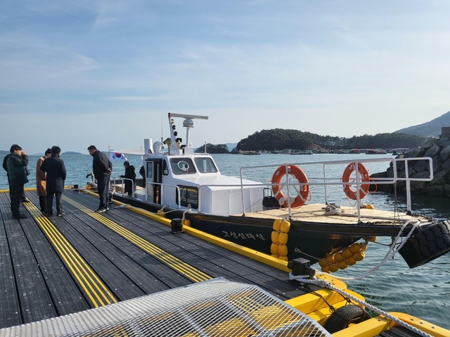 경남 고성 자란도에 운행 중인 선박 모습. 해양수산부 제공