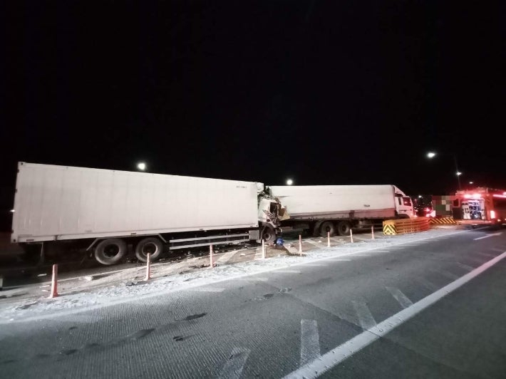 고속도서 길 잘못 들어 후진 10t 트럭…추돌 뒤차 운전자 사망