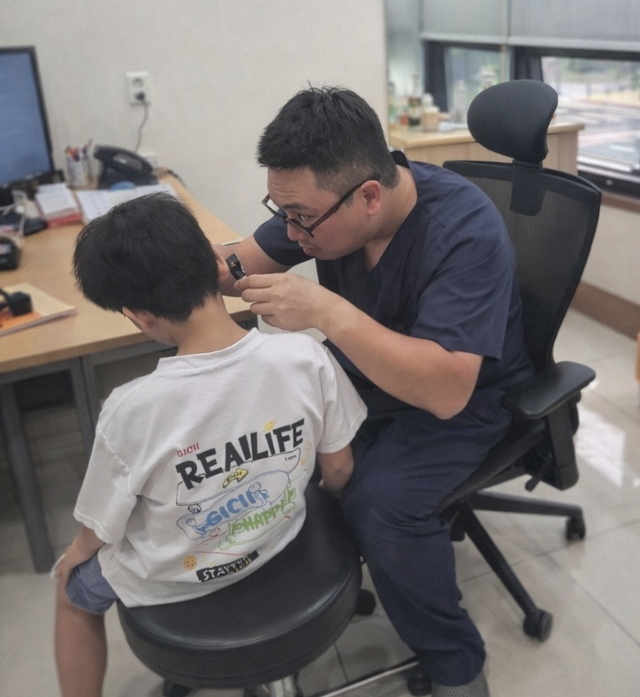 서울 영등포구의 서울365의원에서 환자를 진료하고 있는 모습. 영등포구청 제공