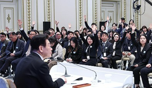 MBC기자 “4년간 회견 질문 기회 한번도 못 얻어” 기자회견장 웃음 터져