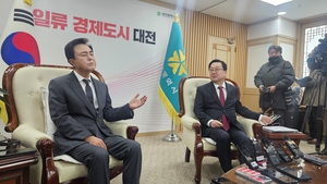 李 “5극 3특으로 국토 균형발전”… 野단체장 “재정·행정·개발 3대 권한 달라”