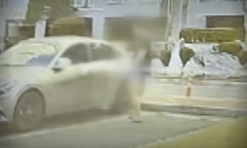 이웃 차량·택배 등에 ‘소변 테러’ 남성…민원 폭주에 관리소 “곧 이사 가니 참아라”