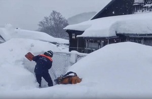 끝모를 제설 작업