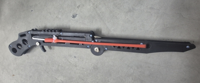 슬링건(개량형 새총). 관세청 제공