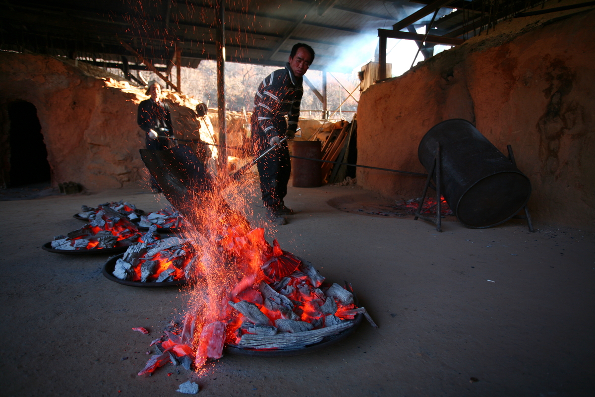 1300도 숯 찜질·겨울파도 드라이브… 추울수록 완벽한 여행