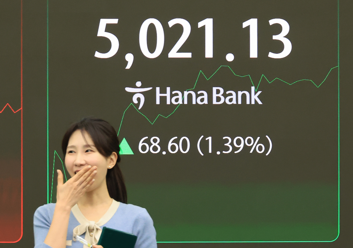 [속보]5000피의 힘? 李 지지도 61% 반등… 국민 절반, “증시 더 오른다”