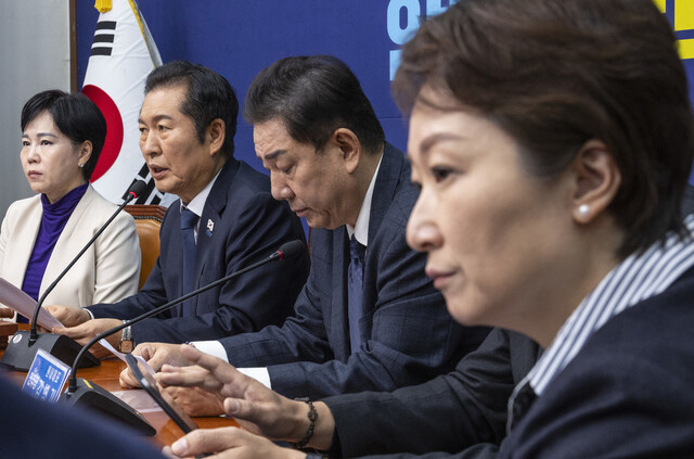 イ・オンジュ：「チョン・チョンレさん、合併案でイ社長を売り飛ばさないでください。」
