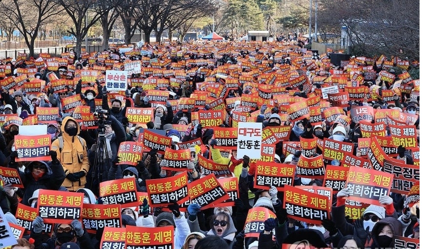 한동훈, 자신의 ‘징계 철회’ 촉구 집회엔 불참했지만 “이것이 진짜 보수 결집”