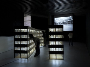 미니어처 건물안팎, 감시카메라로 포착… ‘빛 조각’에 담은 환영의 세계[세계로 가는 K-조각의 미래]