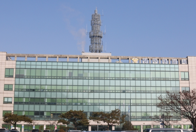 "가발 쓰고 여장" 화장실 몰카범, 잡고보니 공무원 - 뉴스 썸네일 이미지