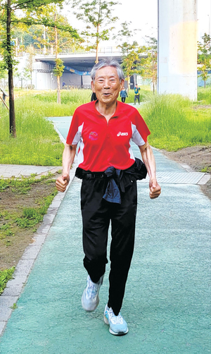 풀코스 777회 완주… 매일 15㎞씩 달리는 89세 마라토너[자랑합니다]