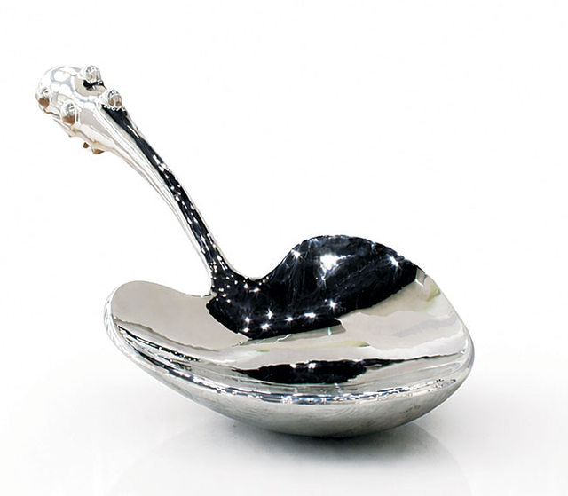 김성복 ‘꿈수저’, 270×150×140㎝, 금속에 캔디도장, 2018.