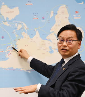 “북극항로, 亞~유럽 최단거리 바닷길… 부산, 세계 최대 항만될 것”[현안 인터뷰]