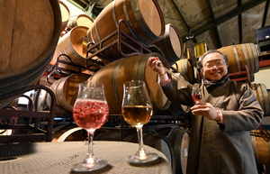 문경 오미자로 담근 와인 ‘K-만찬주’ 등극… 年 40t 소비 ‘지역상생’[지역을 살리는 사람들]