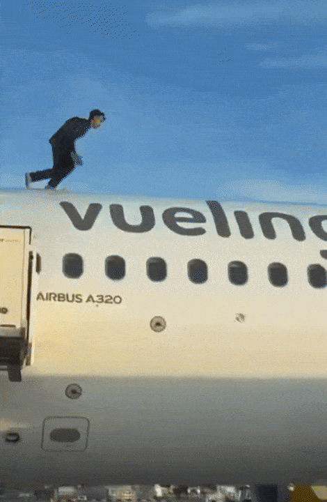 비행기 위로 올라가 ‘전력질주’한 20대…두시간 이륙 지연된 스페인 공항