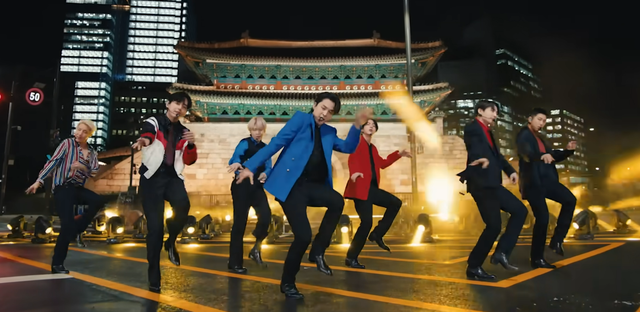 “BTS 팬 절반은 초등학교도 못 나와” 아미 비하 논란