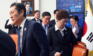 민주당 ‘합당문건’ 파장… 반대파 “밀약 증거” 정청래 추궁