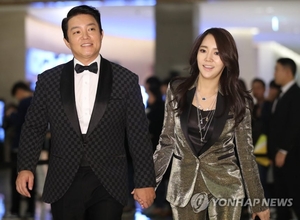 이범수·이윤진, 2년 만에 협의 이혼…“오해 풀었다”