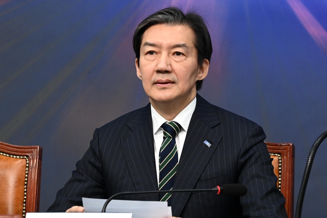 조국 조국혁신당 대표가 2일 오전 서울 여의도 국회에서 최고위원회의를 주재하고 있다.문호남 기자