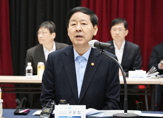 구윤철 부총리 겸 재정경제부 장관이 5일 인천광역시 인천상공회의소에서 열린 기업인들과의 간담회에서 모두발언을 하고 있다. 재정경제부