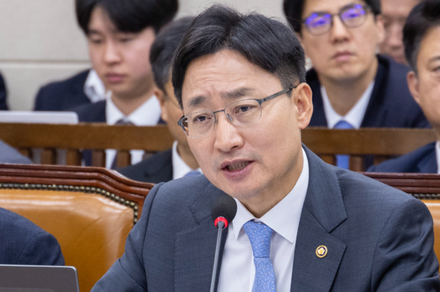 임광현 국세청장이 국회 기획재정위원회에서 열린 국정감사에 출석해 의원 질의에 답하고 있다. 연합뉴스