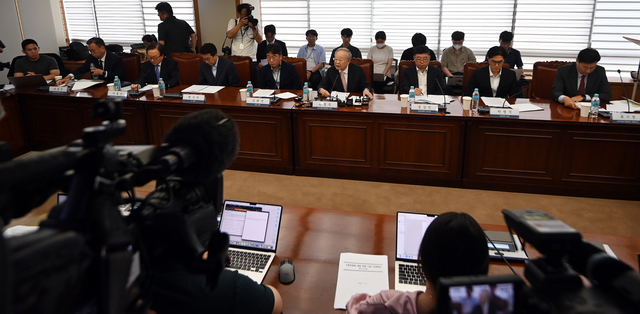 손경식 한국경영자총협회 회장과 경영단체 기자회견.