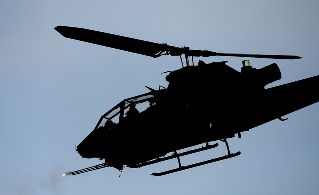 9일 오전 11시쯤 경기 가평군 조종면 현리에 AH-1S로 추정되는 군 헬기가 추락해 탑승자 2명이 심정지 상태로 병원으로 이송됐다. 사진은 지난 2017년 열린 ‘2017 통합화력 격멸훈련’에 참가한 AH-1S 헬기. 뉴시스