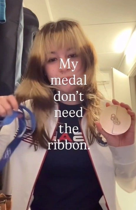 피겨 스케이팅 단체전에서 금메달을 거머쥔 미국인 알리사 리우가 메달에 관한 불만을 드러냈다. 알리사 리우 인스타그램 캡처