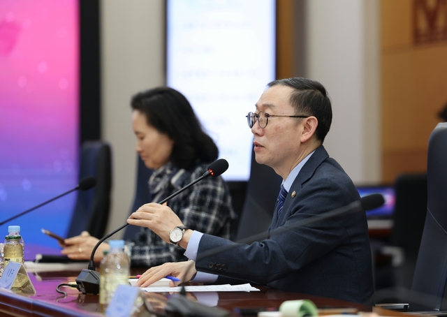 이명구(사진) 관세청장이 10일 진행한 과학기술정토봉신부 우정사업본부와의 업무 협약식에서 발언을 하고 있다. 관세청 제공