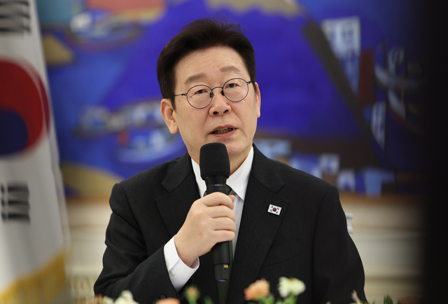 이재명 대통령이 4일 청와대에서 열린 ‘청년 일자리와 지방투자 확대를 위한 기업간담회’에서 발언하고 있다. 연합뉴스