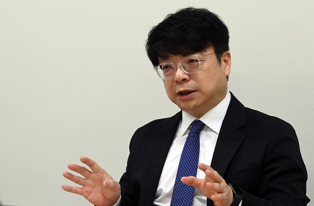 한국정치학회장인 윤종빈 명지대 정치외교학과 교수가 지난 5일 서울 서대문구 명지대에서 문화일보와 현안 인터뷰를 하고 있다.  곽성호 기자