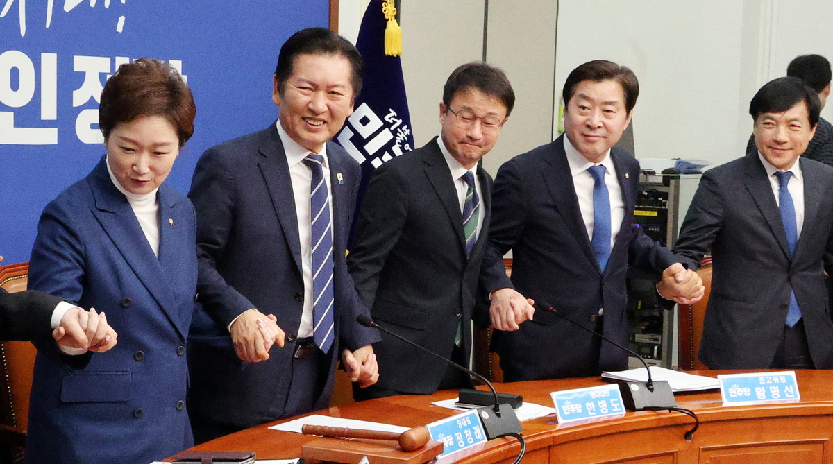 민주·조국당, 先선거연대 後통합… ‘6·3 지분 쪼개기’ 밑그림