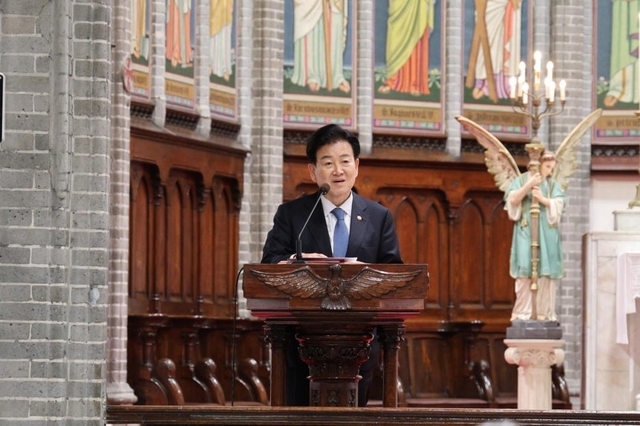 정동영 통일부 장관이 10일 서울 명동성당에서 열린 ‘민족의 화해와 일치를 위한 미사’에서 축사하고 있다. 천주교 서울대교구 제공