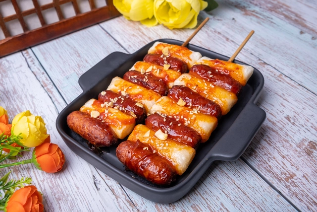 휴게소의 대표 간식 소떡소떡 꼬치. 게티이미지뱅크