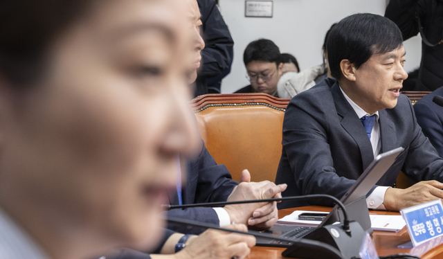 이성윤 더불어민주당 최고위원이 9일 국회에서 열린 최고위원회의에서 2차 특검에 전준철 변호사를 추천한 것과 관련해 유감 발언을 하고 있다. 연합뉴스