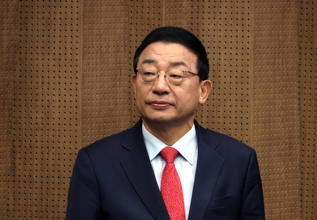 이정현 전 국회의원이 지난해 4월 8일 오전 서울 여의도 국회에서 제21대 대통령선거 출마선언 기자회견을 준비하며 대기하고 있다. 박윤슬 기자