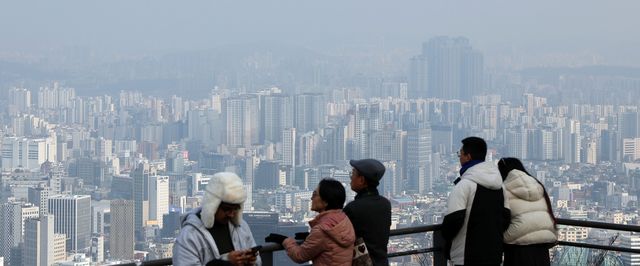 12일 서울 남산에서 바라본 아파트 단지 일대. 연합뉴스
