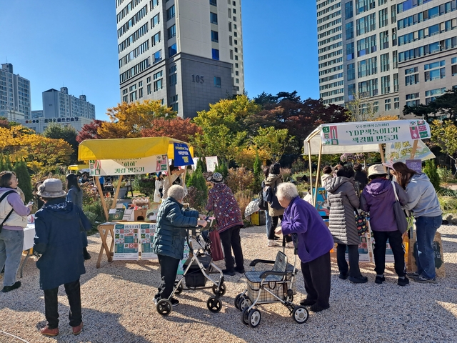 서울 영등포구의 우수 평생학습 동아리 활동 사진. 영등포구청 제공
