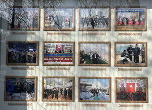 주중 북한대사관 앞에 ‘김정은·주애’ 부녀 사진 게시…주애 후계내정 수순 추정