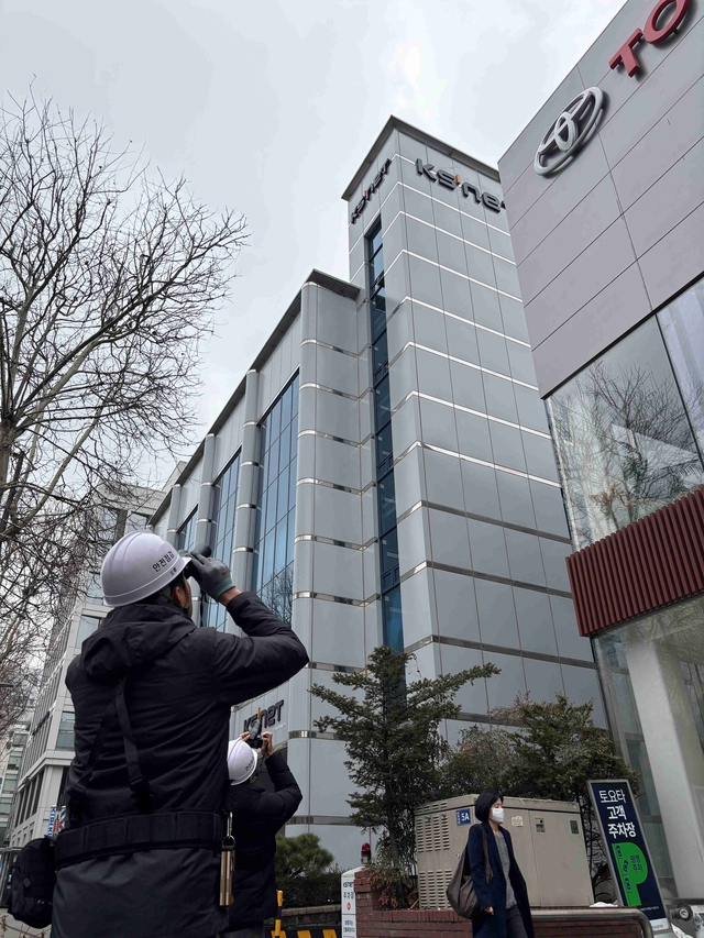 서울 서초구의 옥외광고물 안전점검. 서초구청 제공