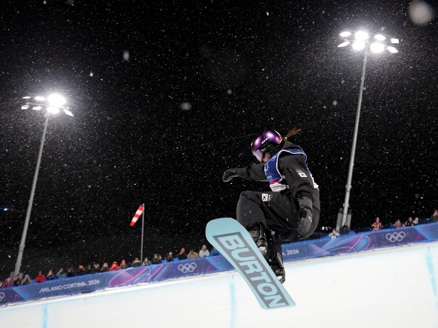 12일(현지시간) 이탈리아 리비뇨 스노파크에서 열린 2026 밀라노·코르티나담페초 동계 올림픽 스키 스노보드 여자 하프파이프 결선에서 최가온이 1차 시기 묘기를 선보이고 있다. 연합뉴스