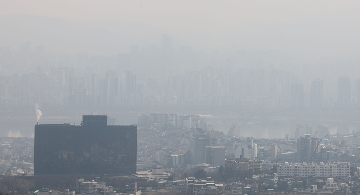 설 연휴 첫날 자욱한 안개·미세먼지…귀성길 운전 조심