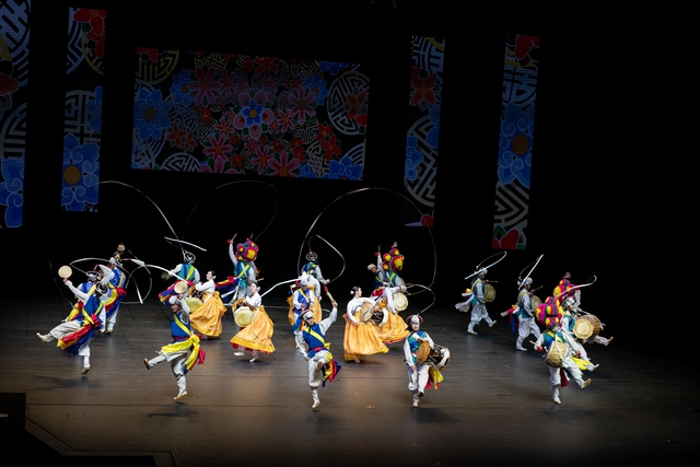 국립국악원 설 공연 ‘설마중가세’ 중 판굿과 장구춤. 국립국악원 제공