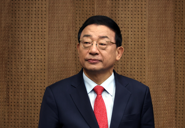 이정현 전 국회의원이 지난해 4월 8일 오전 서울 여의도 국회에서 제21대 대통령선거 출마선언 기자회견을 준비하며 대기하고 있다. 박윤슬 기자