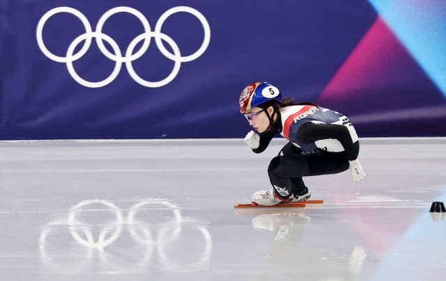 2026 밀라노·코르티나동계올림픽에서 역주하는 최민정. 뉴시스