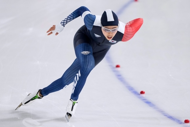 이나현이 16일(한국시간) 이탈리아 밀라노 스피드스케이팅 스타디움에서 열린 2026 밀라노·코르티나동계올림픽 스피드스케이팅 여자 500m에서 힘차게 역주하고 있다. AP뉴시스