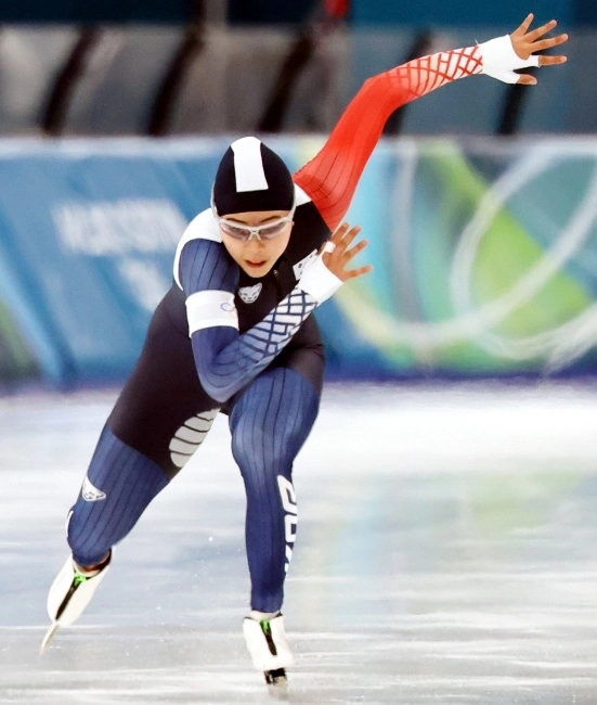 이나현이 16일(한국시간) 이탈리아 밀라노 스피드스케이팅 스타디움에서 열린 2026 밀라노·코르티나동계올림픽 스피드스케이팅 여자 500M에서 힘찬 질주를 선보이고 있다. 뉴시스