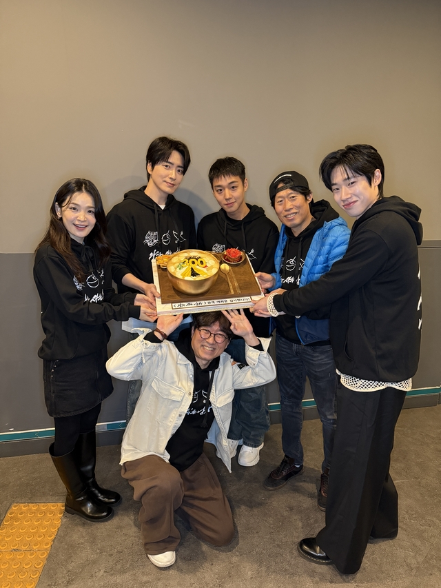 300만 관객을 돌파한 영화 ‘왕의 된 남자’ 출연 배우들.